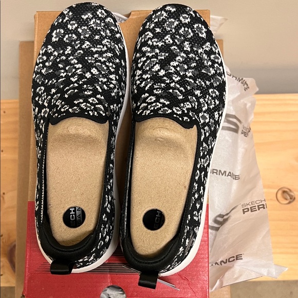Skechers Women's Black and White Go Walk Knit Slip-On Sneakers. - Picture 1 of 5